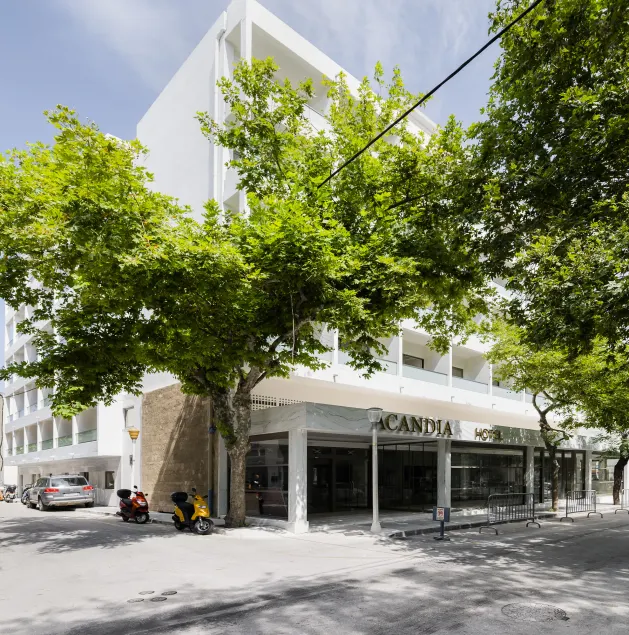 Acandia Hotel - Image 1
