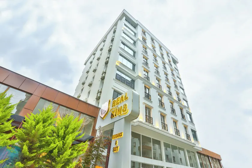 Real King Suite Hotel - Image 1