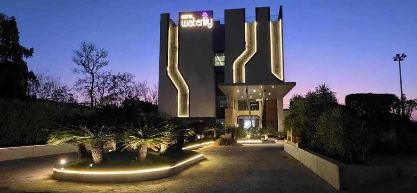 Hotel Waterlily - Image 1