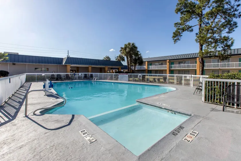 Quality Inn & Suites Conference Center Thomasville - Image 1