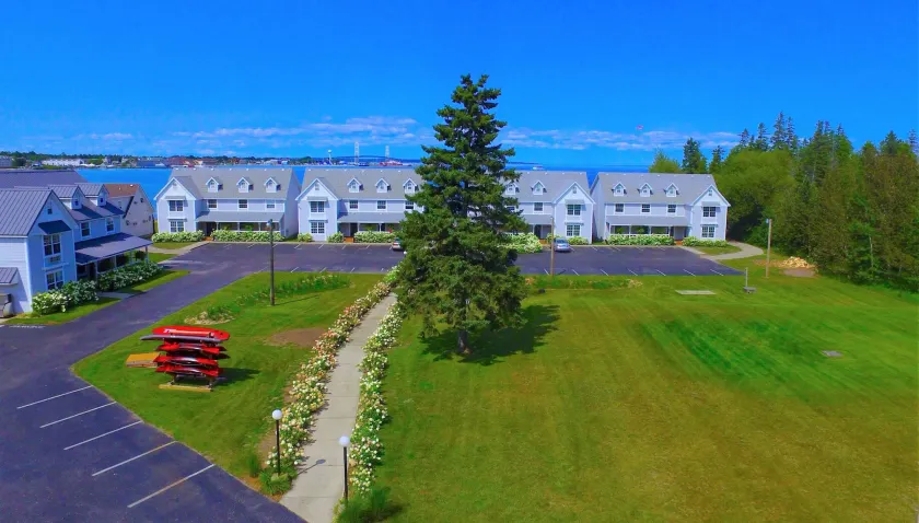 Clearwater Lakeshore Motel - Image 1