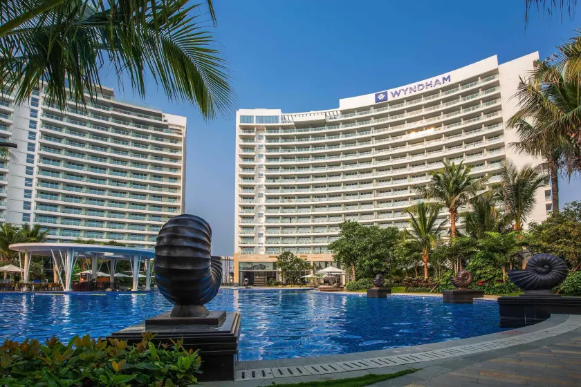 Wyndham Sanya Bay - Image 1