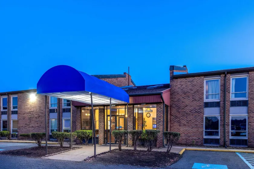Days Inn by Wyndham Manassas Battlefield - Image 1