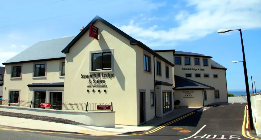 Strandhill Lodge and Suites Boutique Hotel - Image 1