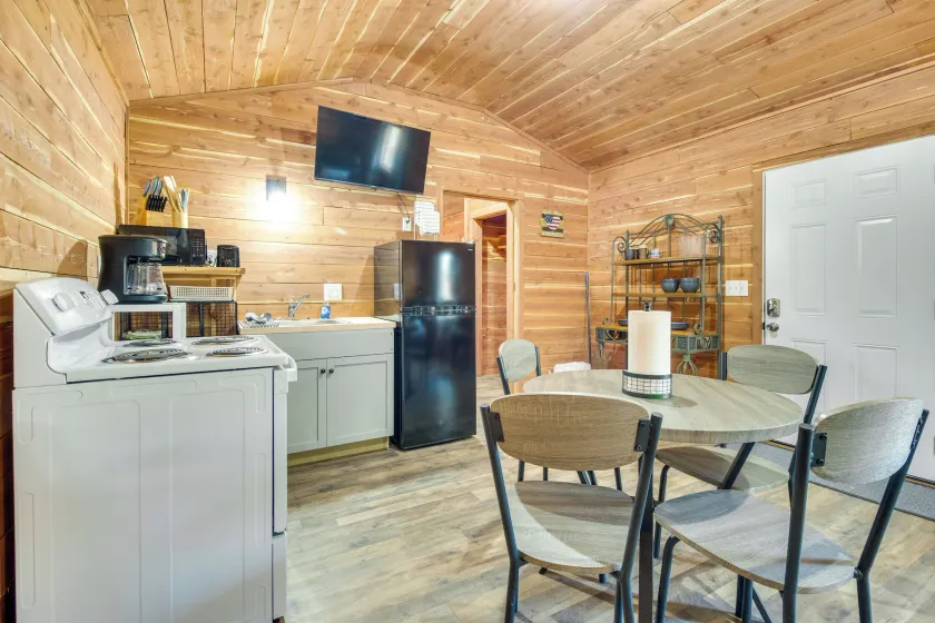 Half-mi to Bull Shoals Lake Access: Angler's Cabin - Image 1