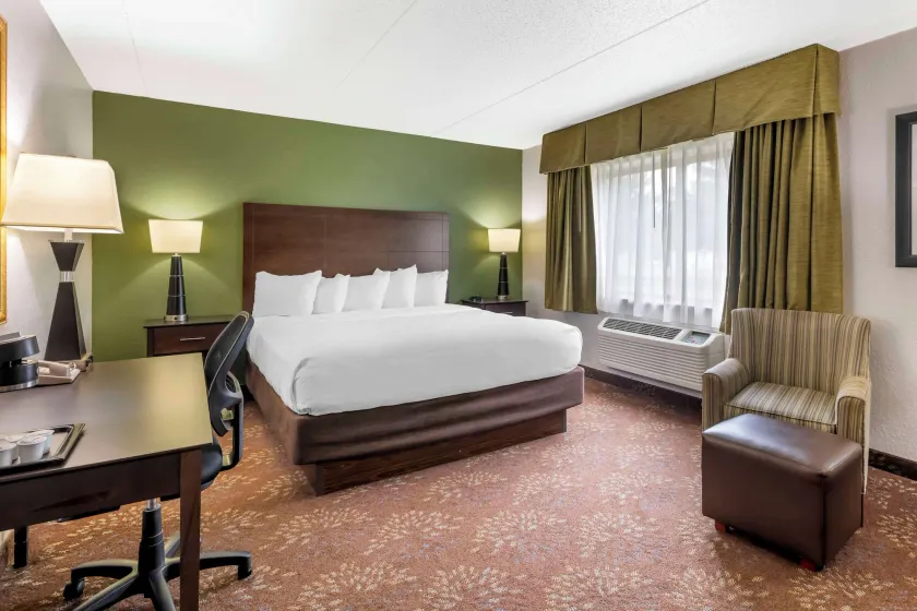 Best Western Plus New Ulm - Image 1