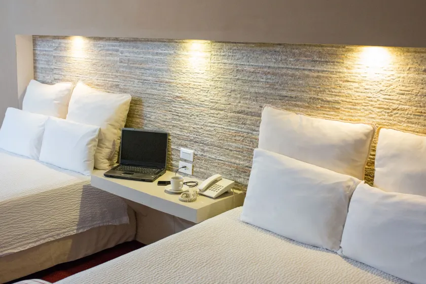 Hotel Royal Inn - Image 1
