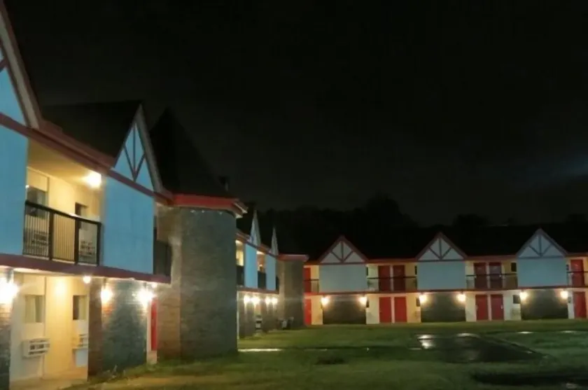 Budgetel Inn and Suites Glenwood - Image 1