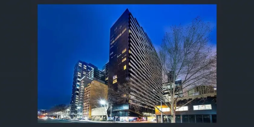Aura on Flinders Serviced Apartments - Image 1