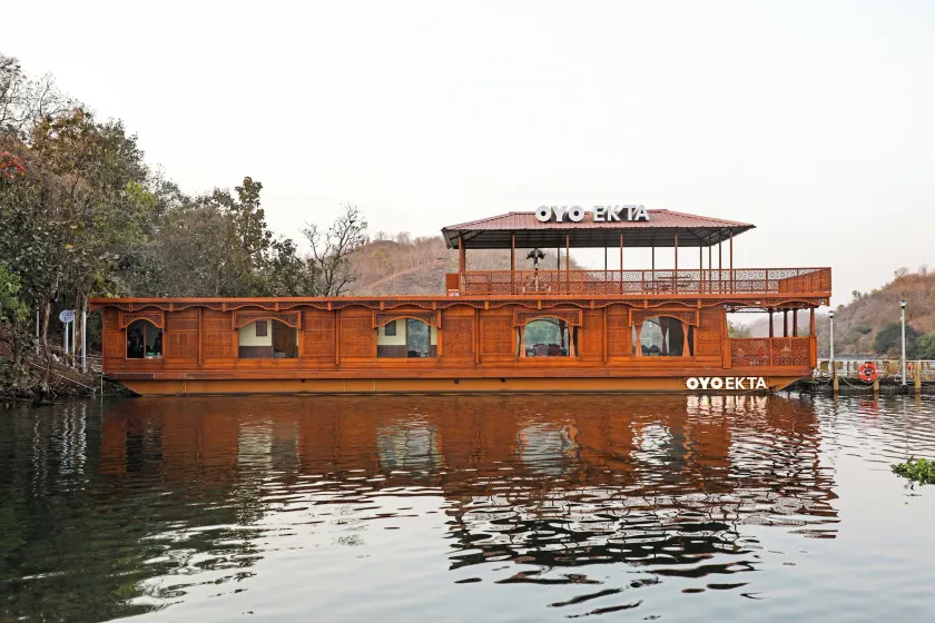 Ekta Houseboat by CheckIn, Statue of Unity Kevadia - Image 1