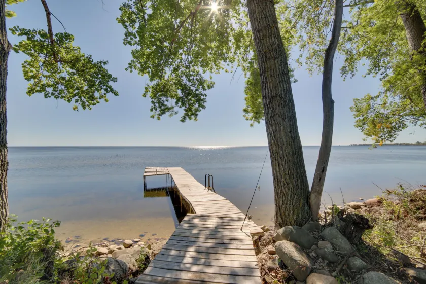 600' of Green Bay Frontage & Dock: Cozy Cottage - Image 1