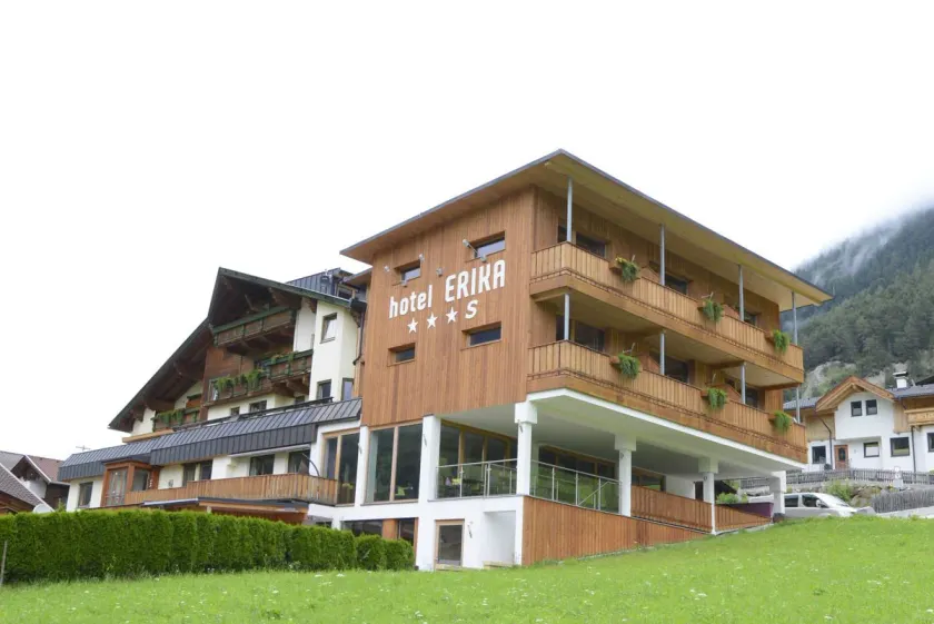 ERIKA Pure Panoramahotel inklusive Stubai Super Card von Mai bis Oktober - Montag bis Samstag inklusive Abendessen - Image 1
