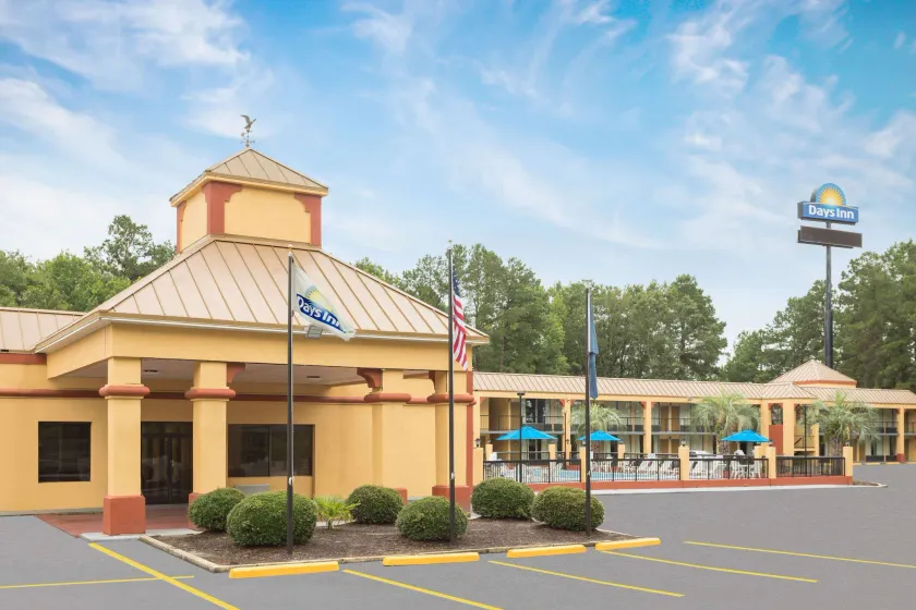 Days Inn by Wyndham Orangeburg South - Image 1