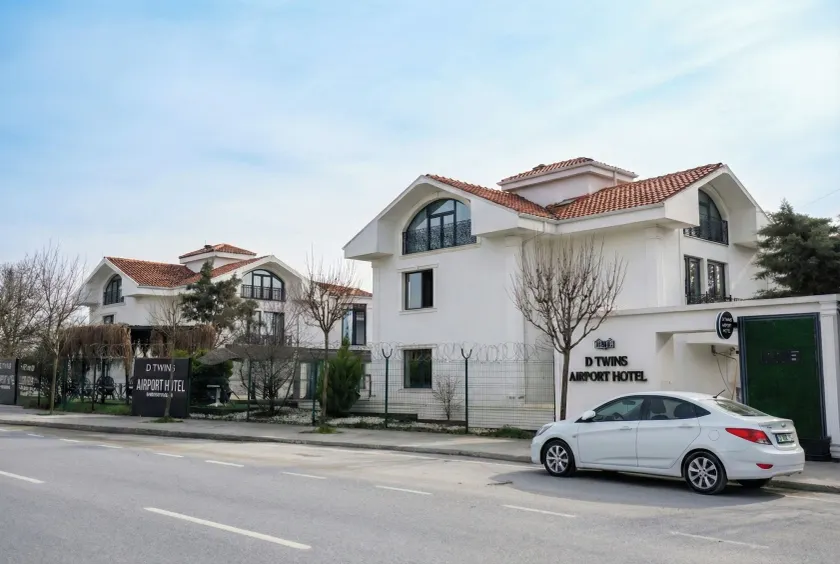 D Twins Airport Hotel - Image 1