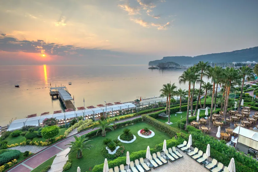 Golden Lotus Hotel - Image 1