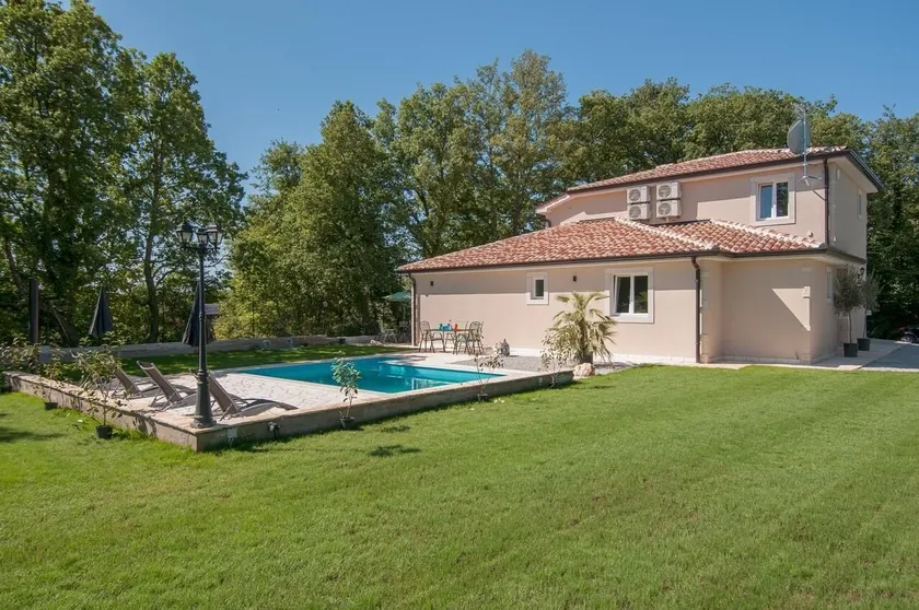 White Rock Villa - Image 1
