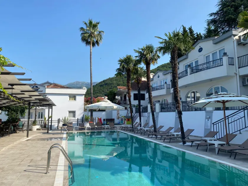 Hotel Xanadu - Image 1