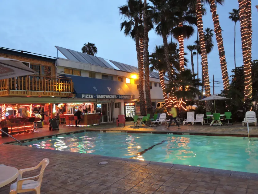 LA Adventurer Hotel - Image 1