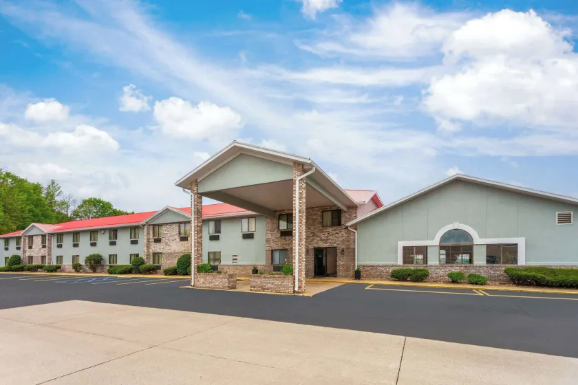 Super 8 by Wyndham Mt. Vernon - Image 1