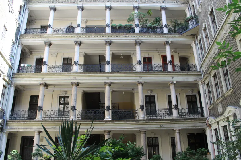 Omega Guesthouse Budapest - Image 1