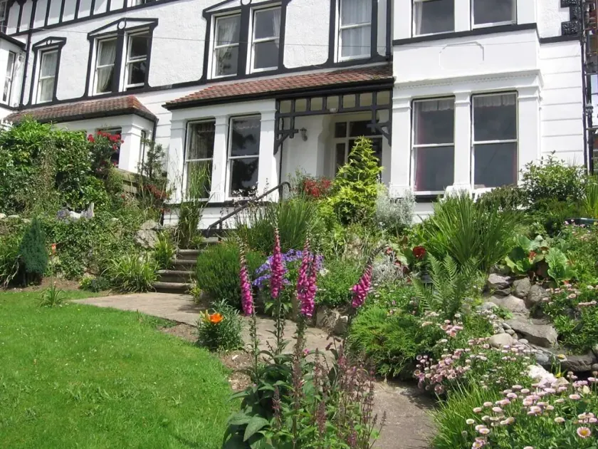 Bryn Derwen Guest House - Image 1