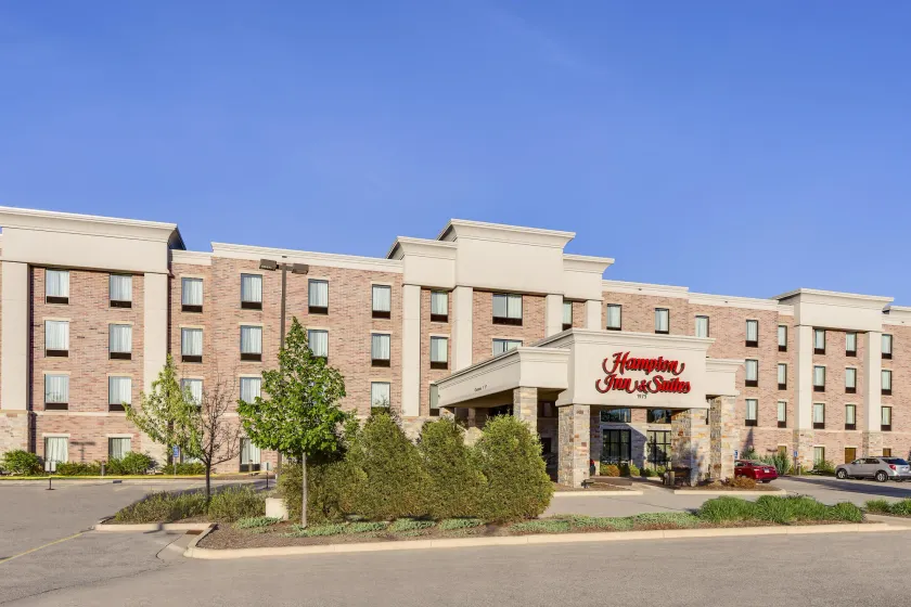 Hampton Inn & Suites West Bend - Image 1