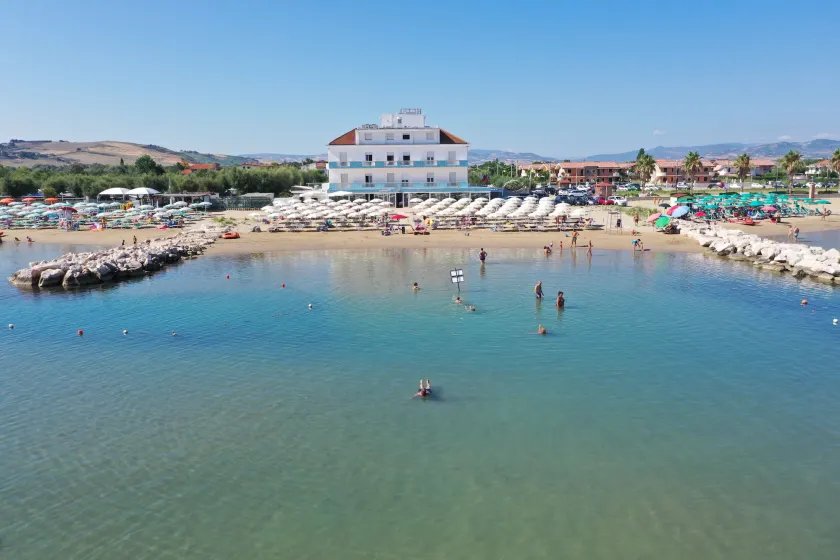 Hotel Strand - Image 1