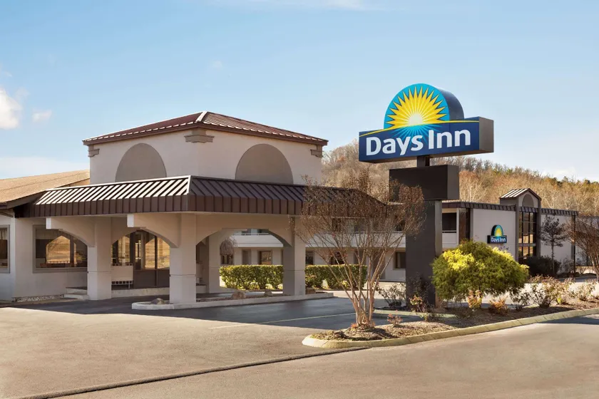 Days Inn by Wyndham Oak Ridge Knoxville - Image 1