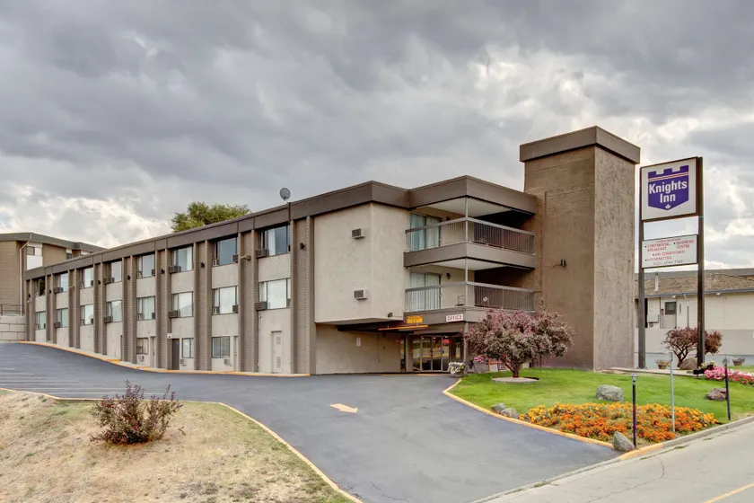 Knights Inn Kamloops - Image 1