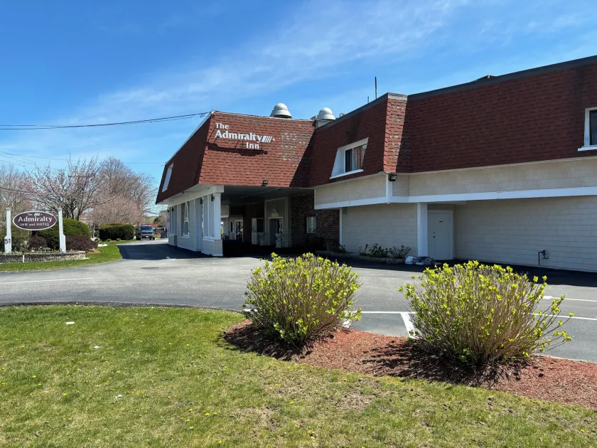 Admiralty Inn & Suites - a Red Collection Hotel - Image 1