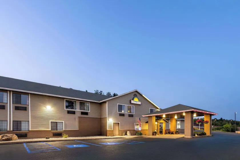 Days Inn by Wyndham Iron Mountain - Image 1