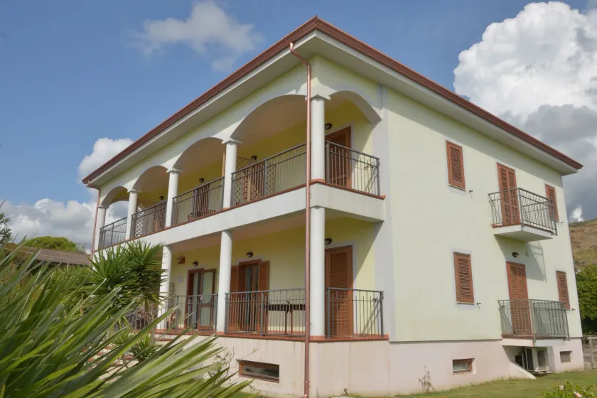 Larus Hotel - Image 1