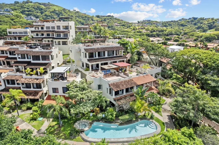Tropical Gardens Suites and Apartments - Image 1