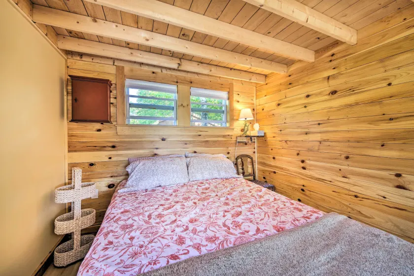 Quaint Oakland Getaway on East Pond Lake! - Rum