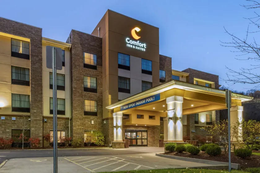 Comfort Inn & Suites Pittsburgh South - Image 1