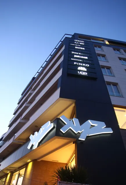 Sky View Luxury Apartments - Image 1