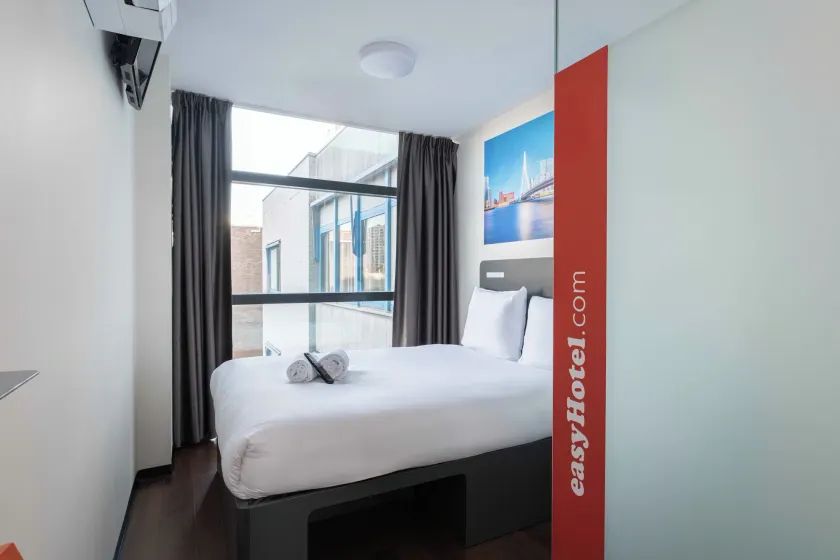 easyHotel Rotterdam City Centre - Image 1