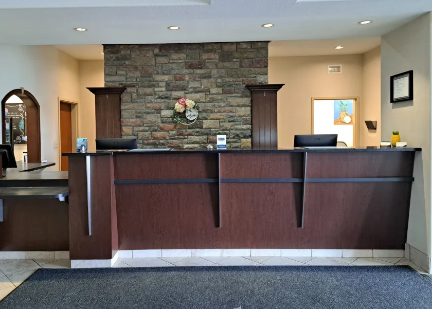 Canalta Wainwright - Concierge desk