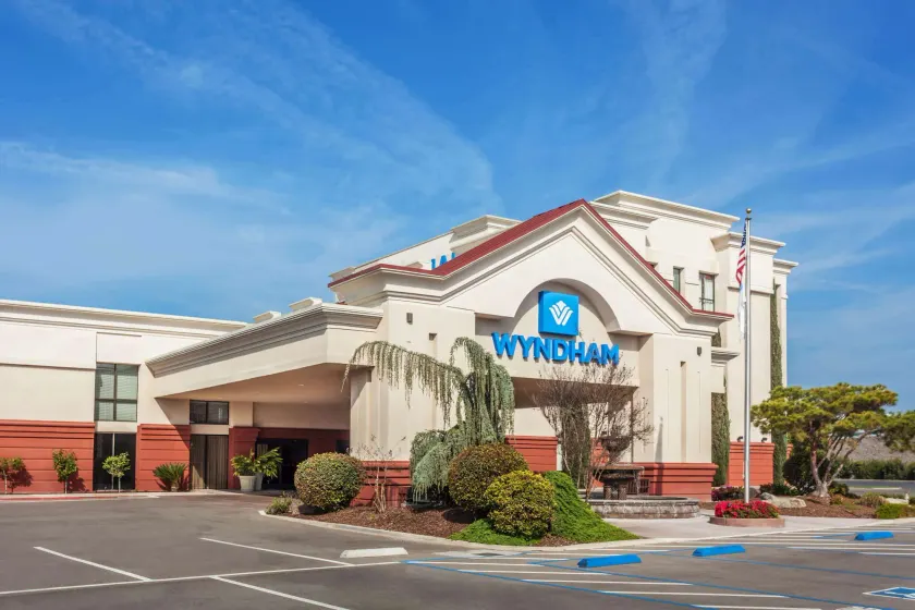 Wyndham Visalia - Image 1