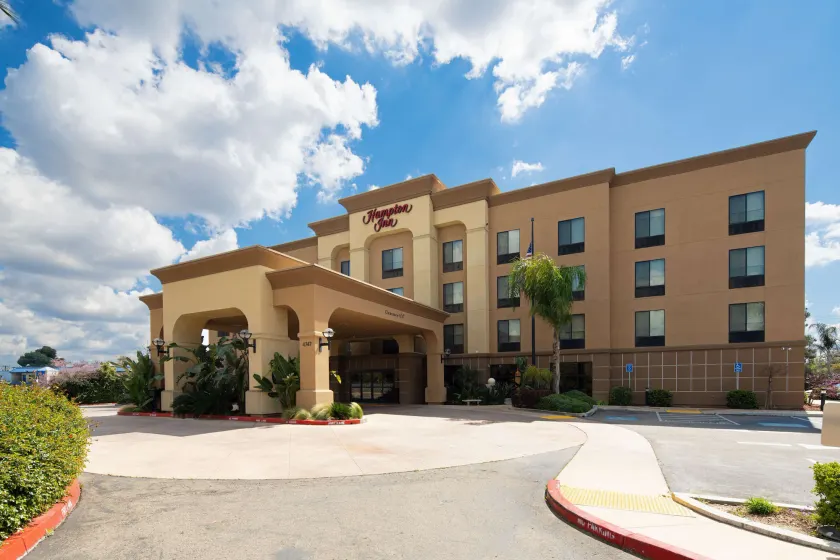 Hampton Inn Visalia - Image 1