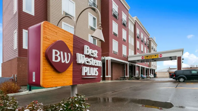 Best Western Plus Chateau Inn Sylvan Lake - Image 1