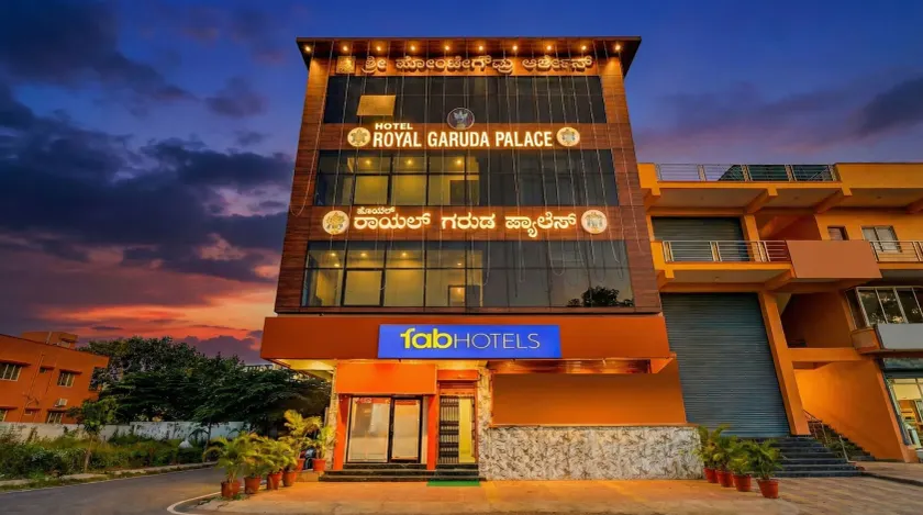 FabHotel Royal Garuda Palace - Image 1