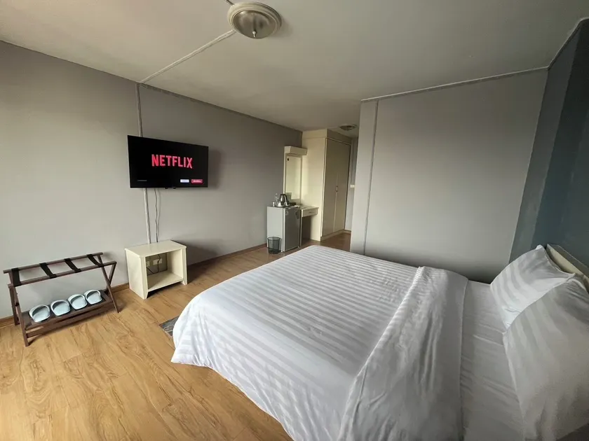 We Resident - Image 1