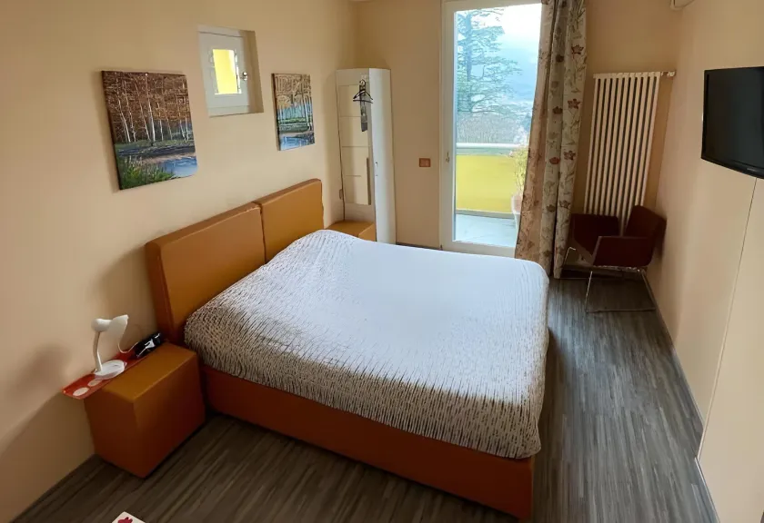 Montebello Lake - Zimmer