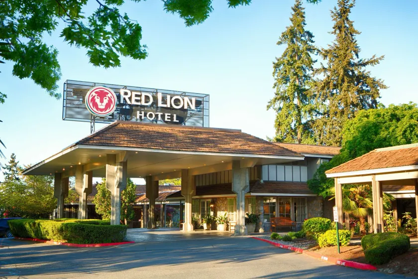 Red Lion Hotel Bellevue - Image 1