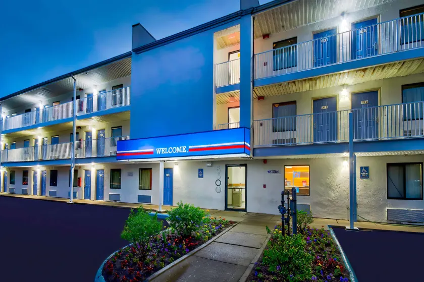 Motel 6-Warren, MI - Detroit East - Image 1