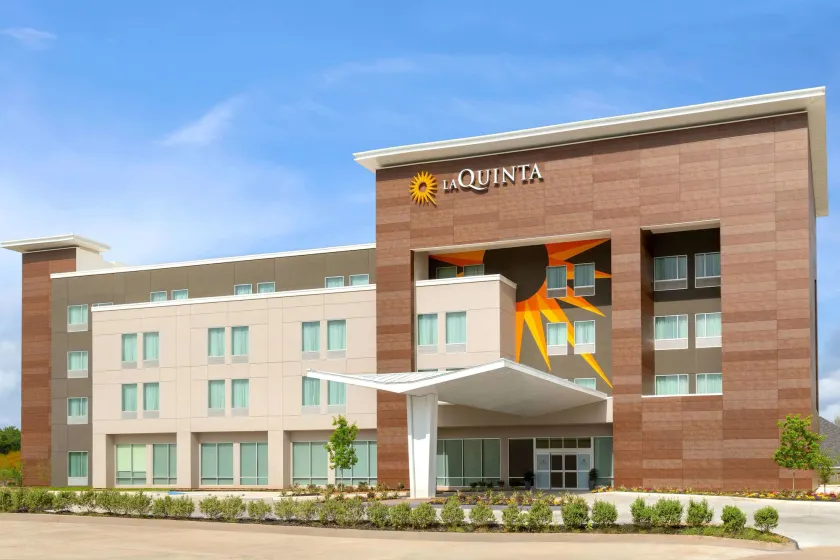 La Quinta by Wyndham Richmond-Sugarland - Image 1
