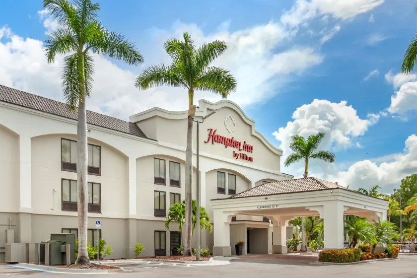 Hampton Inn Fort Myers-Airport & I-75 - Image 1
