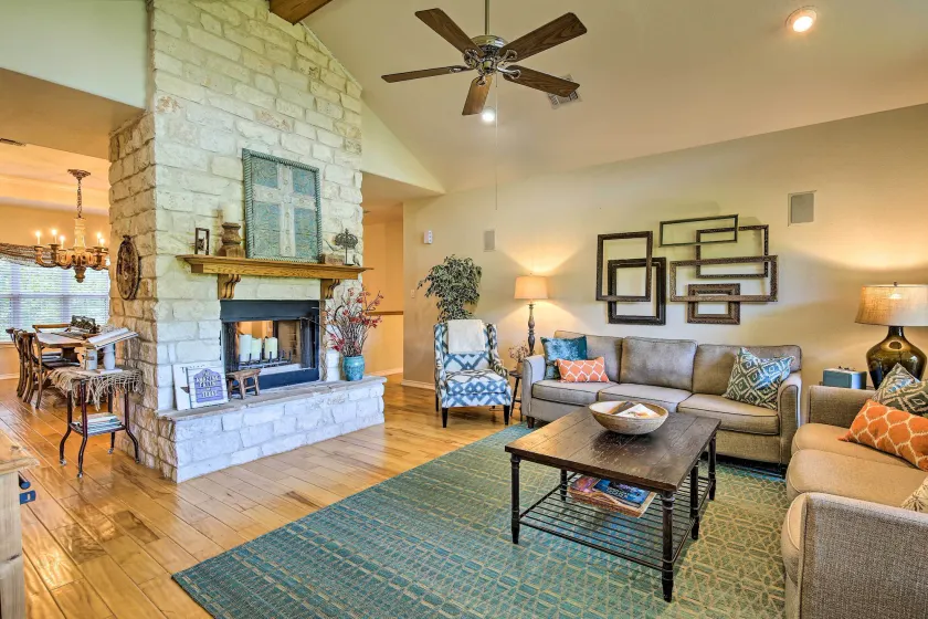 Private Dock! Family Retreat on Guadalupe River - Image 1
