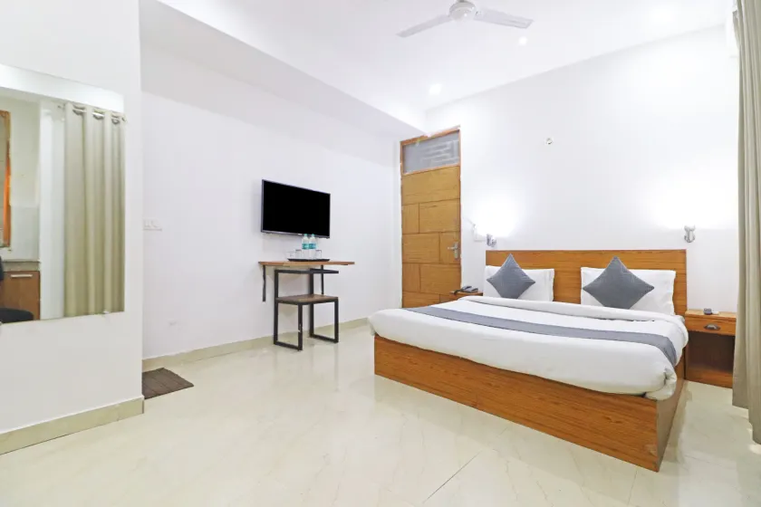Mauryan Elite Hotel Chhatarpur Metro Station - Image 1